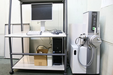 外内径±１μの高精度加工を支える品質管理　走査電子顕微鏡（SEM）